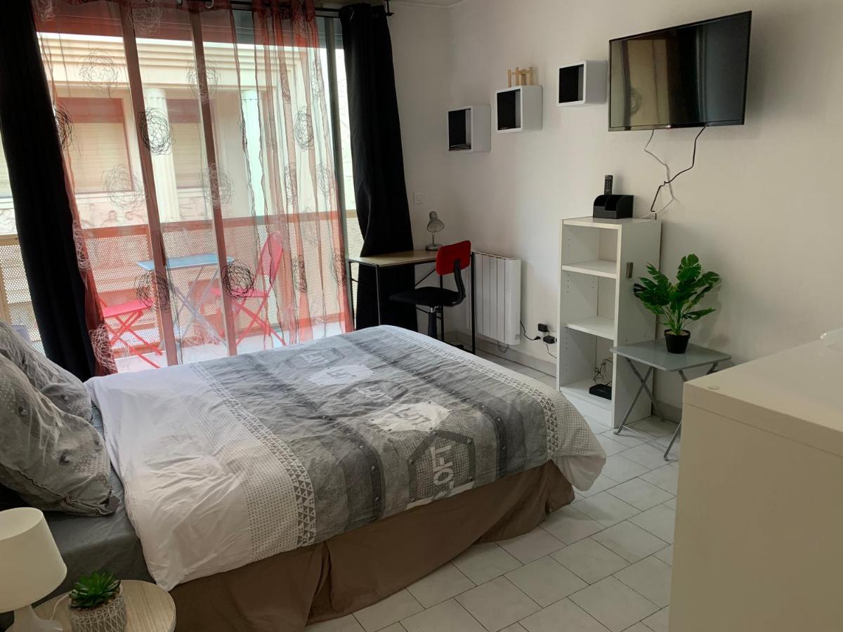 Nimes Studio Parking Dhuoda Εξωτερικό φωτογραφία